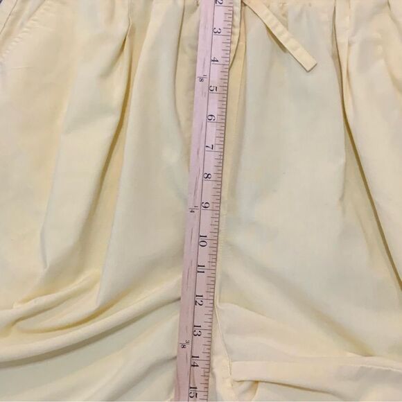 Croft & Barrow & Karen Scott Floral Yellow Top,
Elastic Waist Pull On Shorts M/8 - Picture 15 of 15